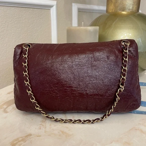 CHANEL Burgundy Leather Bag with Gold Chain - Picture 3 of 14